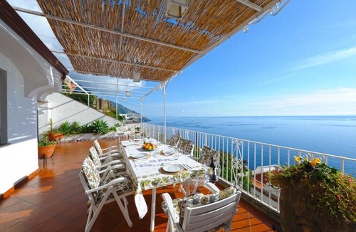 Positano Villa | Elegant and central villa with private gated parking in Positano