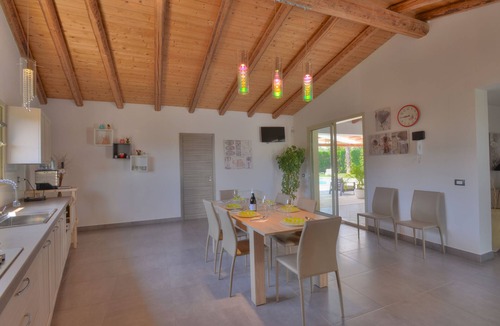 Syracuse Villa | Elegant and modern villa in the countryside with private pool and tennis court