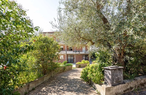 Tuoro sul Trasimeno Apartment | Elegant apartment with swimming pool and gym on Lake Trasimeno