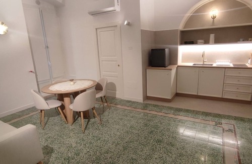 Laterza House | Elegant apartment located in the center