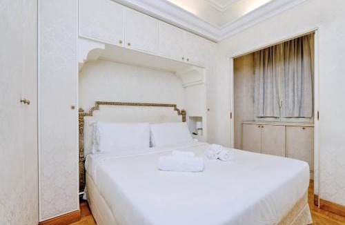 Rione III Colonna Apartment | Elegant apartment nearby Trevi Fountain