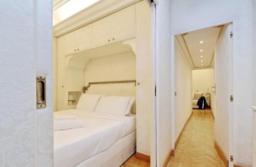 Rione III Colonna Apartment | Elegant apartment nearby Trevi Fountain