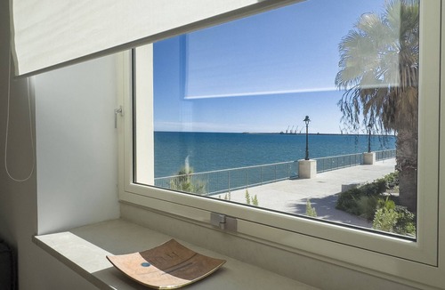 Pozzallo Apartment | Elegant apartment with sea view as far as the eye can see