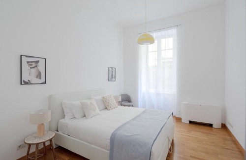Rione V Ponte Apartment | Elegant apartment with patio at Piazza Navona