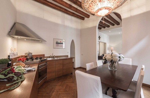 Castello Apartment | Elegant Canal-View Apartment with Balconies Near St. Mark's Square