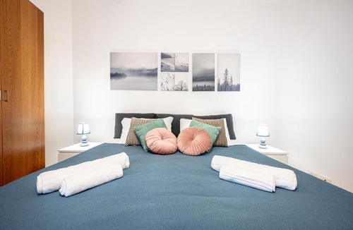 Testaccio Apartment | Elegant King Apartment in Testaccio Walk to Colosseum