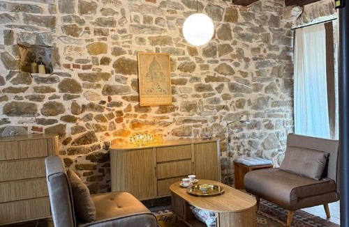 Montemerano Apartment | Elegant loft in the hills of Tuscany