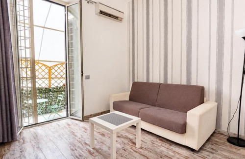 Rione III Colonna Apartment | Elegantis Campo Marzio Apartment With Terrace - Elegance near Spanish Steps Trevi and Pantheon
