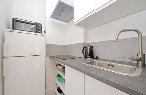 Esquilino Apartment | Emanuele Filiberto, Cozy Apartment In Esquilino By Halldis