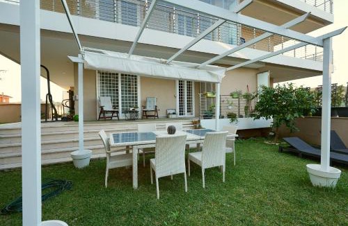 Quartiere XIII Aurelio Villa | Enchanting Garden Retreat
