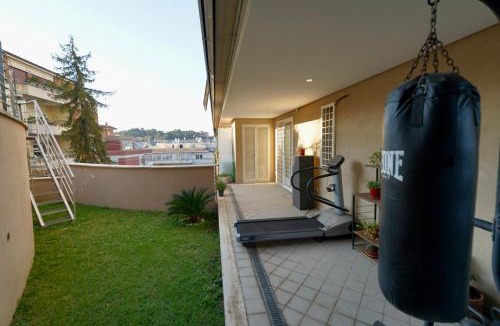 Quartiere XIII Aurelio Villa | Enchanting Garden Retreat