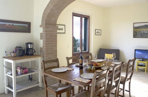 Trequanda Apartment | Enjoy a Classic Tuscan Hill Town holiday—now with AC!