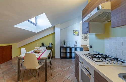 Lentini Apartment | Entire Apartment 'Lentini Room' with Wi-Fi and Balcony Overlooking Etna