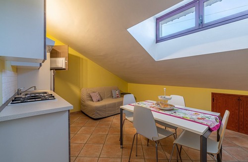 Lentini Apartment | Entire Apartment 'Lentini Room' with Wi-Fi and Balcony Overlooking Etna