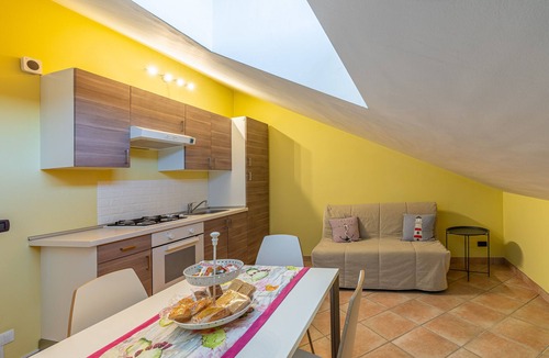 Lentini Apartment | Entire Apartment 'Lentini Room' with Wi-Fi and Balcony Overlooking Etna