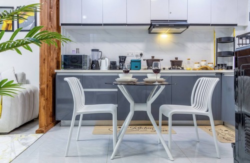 Kilimani Apartment | Epic One Bedroom with Mini Golf and Onsight Restaurant and Excellent City Views.