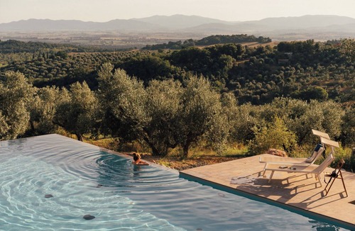 Roccastrada House | Equipped glamping tent and infinity pool in a Tuscan olive grove