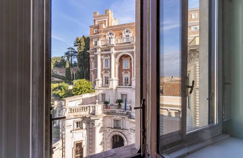 Rione II Trevi Apartment | Exceptional Penthouse by Fori Imperiali – Rome’s History, Your Backdrop