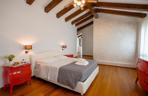 Pagnano Villa | Exclusive Venice Pool Villa - Garden, BBQ & Privacy