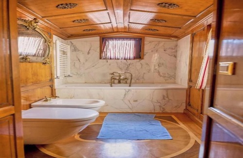 San Polo Apartment | Experience Authentic Venice Luxurious Apartment in Historic Noble Floor