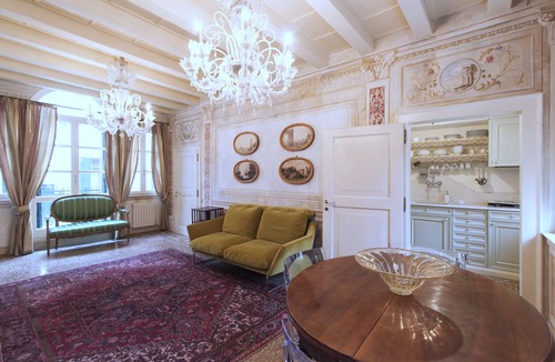 San Polo Apartment | Explore Venice From a Sophisticated Hideaway in San Polo