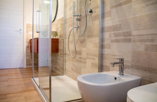 Municipio 2 Apartment | Fara1 GuestHouse