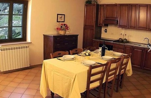 Valfabbrica House | Farm Castagna Alta - Holiday Apartment Almond