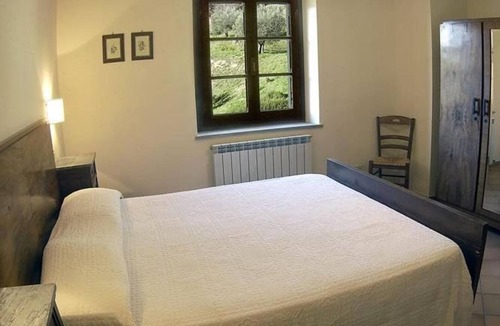Valfabbrica House | Farm Castagna Alta - Holiday Apartment Almond