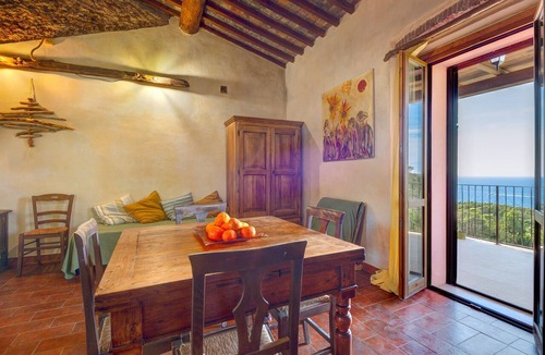 Cavo House | Farmhouse 'Amandolo - Gorgona' with Sea View, Wi-Fi and Air Conditioning