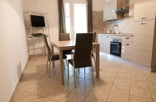 Piombino House | Farmhouse 'Bilocale Vicino Al Mare' with Private Garden, Wi-Fi and Air Conditioning