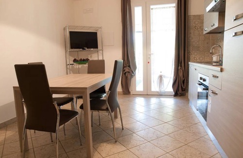 Piombino House | Farmhouse 'Bilocale Vicino Al Mare' with Private Garden, Wi-Fi and Air Conditioning