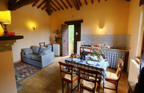 Todi House | Farmhouse in Todi with Pool & Theater Nearby