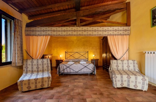 Pitigliano Other | Farmhouse "Roccia" with Shared Pool, Private Terrace & Wi-Fi