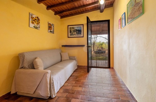 Pitigliano House | Farmhouse "Sasso Bianco" with Shared Pool, Private Terrace & Wi-Fi