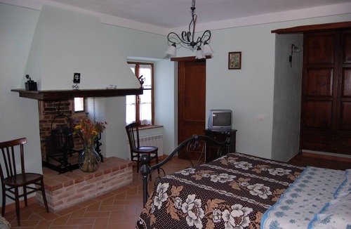 Ranciano House | Farmhouse surrounded by the countryside of Umbria, panoramic view of Lake Trasimeno