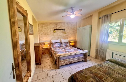 Pitigliano House | Farmhouse "Volpe" with Shared Pool, Private Terrace & Wi-Fi