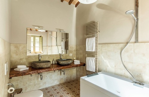 Montepulciano Hotel | Farmhouse with saltwater pool overlooking Montepuciano Tuscany