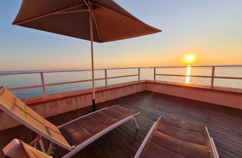 Isola del Giglio Resort | Faro di Punta Fenaio - Caletta Privata
