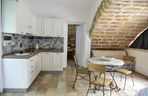 Novoli Apartment | Fata bianca: botanical garden, swimming pool and whirlpool