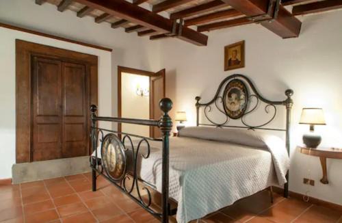 Lorenzana House | Fattoria Uccelliera Wine