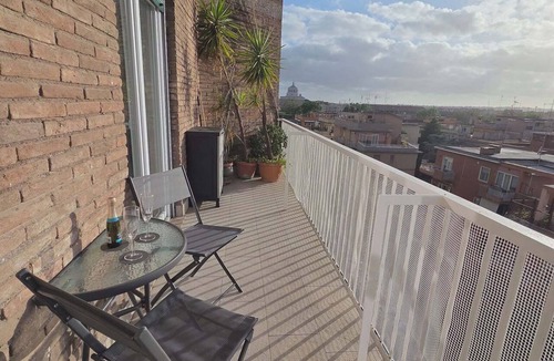 Ostiense Apartment | Finely renovated Skyline apartment adjacent to Garbatella Park