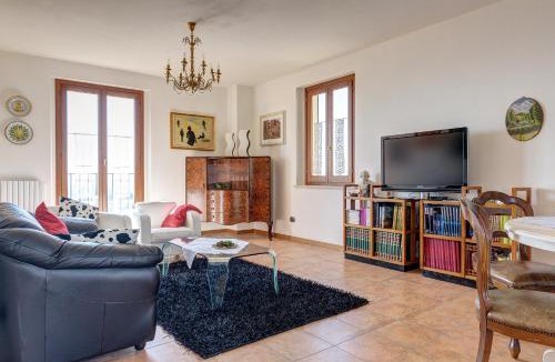 Lucignano Apartment | Finestra su Lucignano