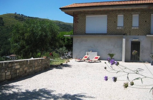 Ponte San Nicola Apartment | Flat with a view of the water