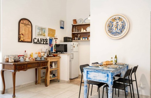 Bitonto Apartment | Floral Court 1 - Your Peaceful Retreat