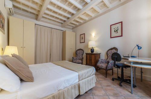 Rione IV Campo Marzio Apartment | Fontanella Borghese Apartment - FromHometoRome