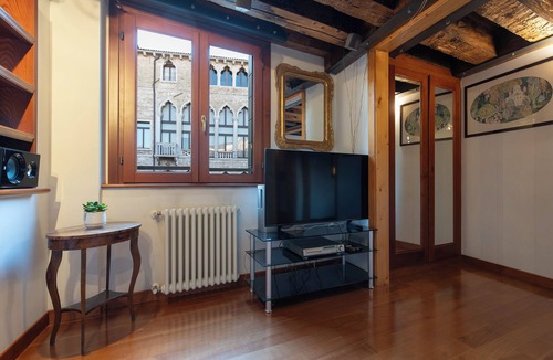 San Marco House | Fortuny 3967 Luxury suites & wine