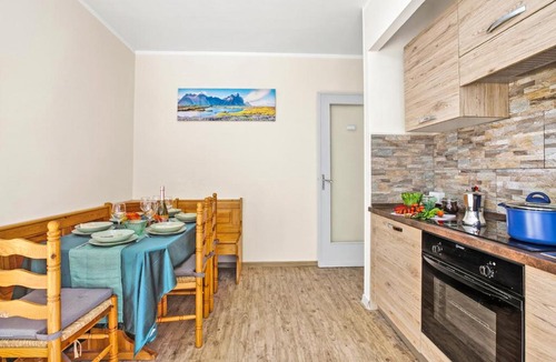 Roure Apartment | Francis Home with Balcony and Parking - Happy Rentals