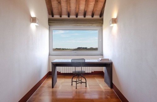 Cortona Apartment | Frantoio 6 Luxury Holiday Home with Shared Pool, Wi-Fi & Air Conditioning