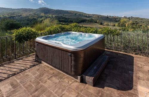 Paciano House | Frantoio home with pool and Jacuzzi in the Fontanaro estate