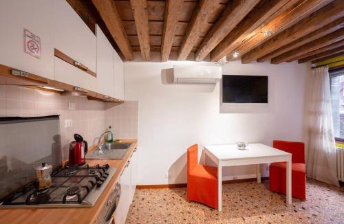 San Polo Apartment | Frari 2 by Venicevillas